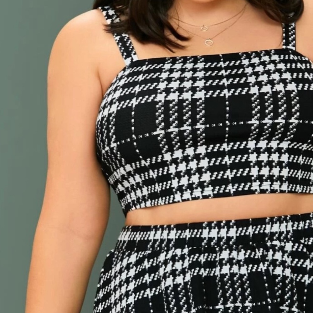 •NWT•XL-2X•PRETTY IN BLACK N WHITE PLAID CROP TOP•NEW•